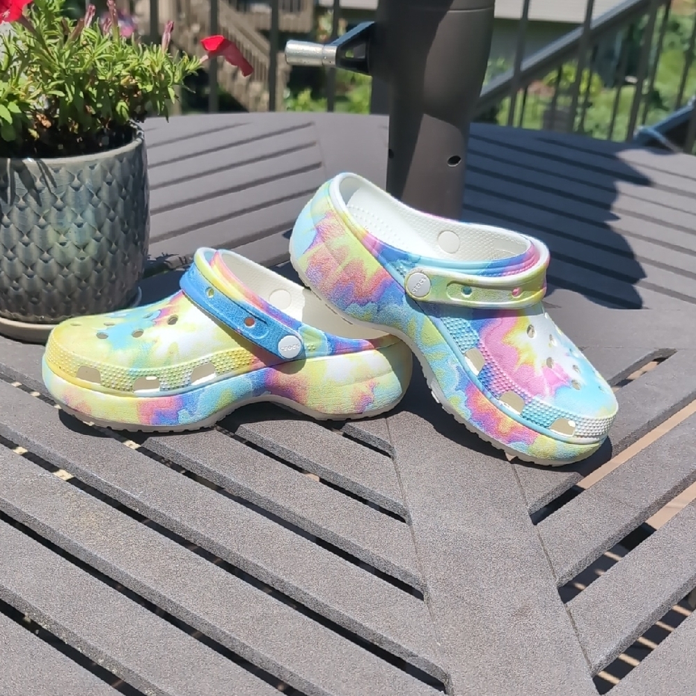 CROCS Yellow and Blue Mules Vibrant Design